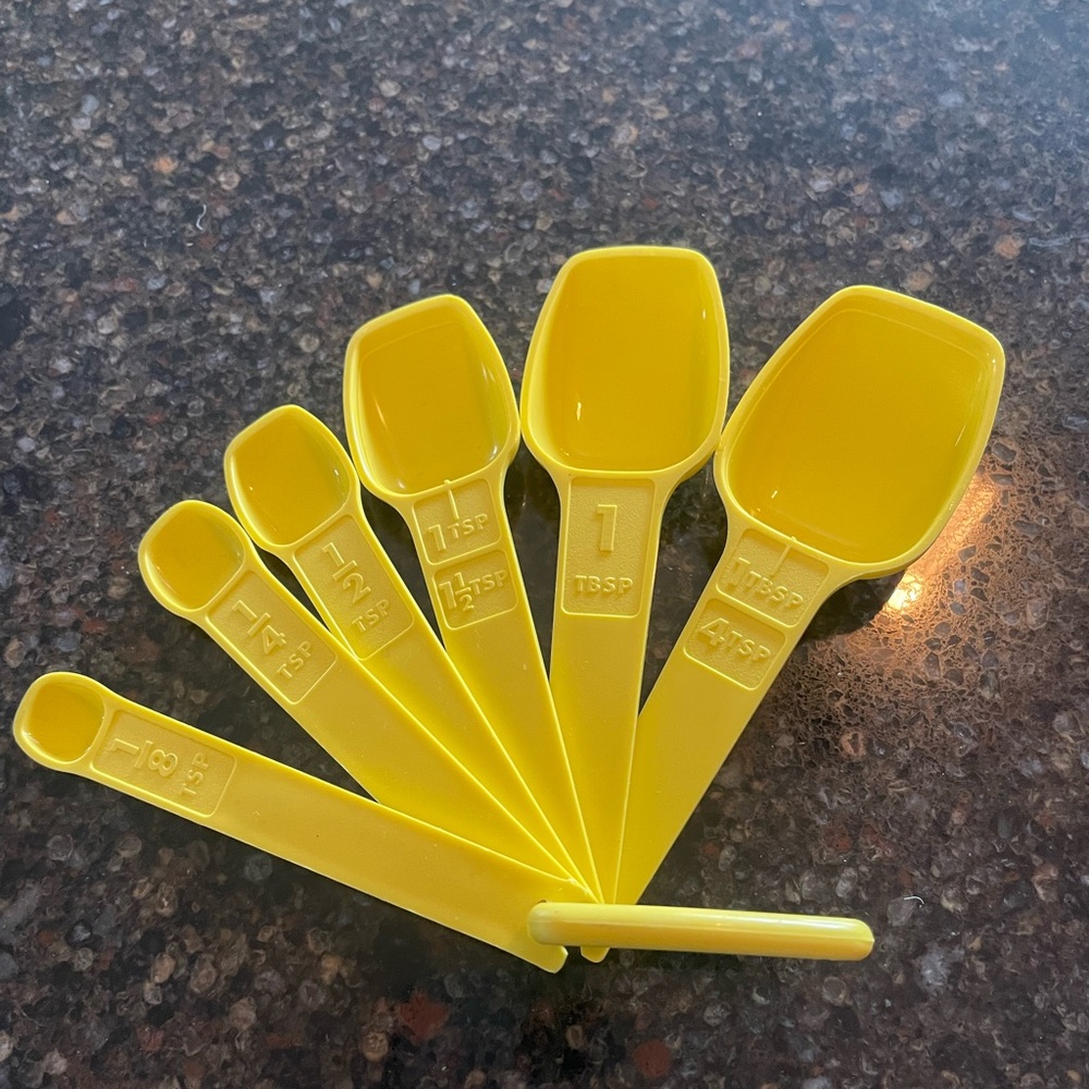 Tupperware Vintage Measuring Spoon Set, 6 spoons yellow